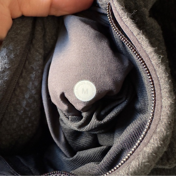 Lululemon At Ease Crew in Heathered Black Medium - Picture 9 of 9